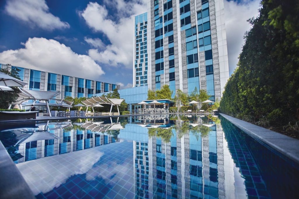 hotel-crimson-terbaik-di-filinvest-city-manila-pengalaman-menginap-nyaman