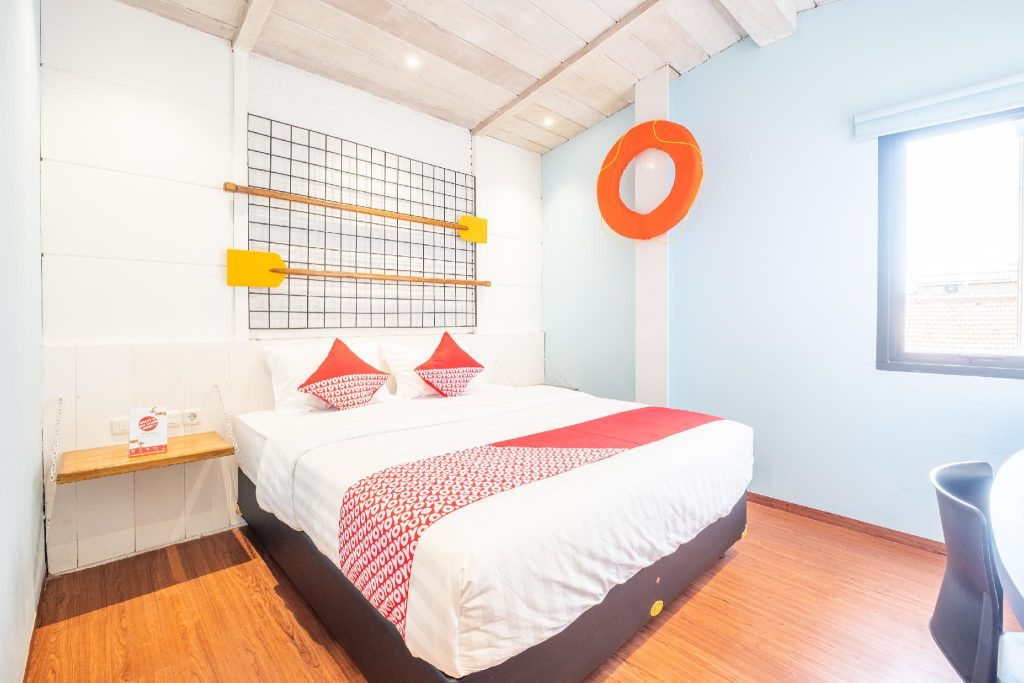 pengalaman-menginap-di-hotel-bandung-oyo-944-doorman-guest-house