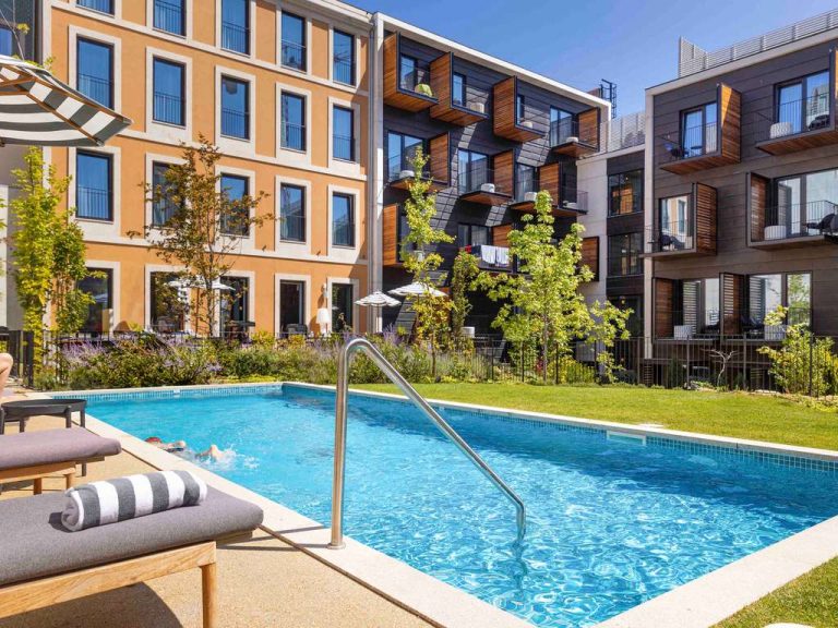 penginapan-terbaik-di-mercure-porto-centro-aliados