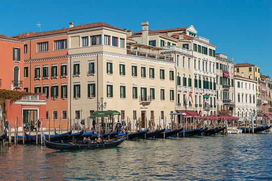 hotel-canal-grande-penginapan-nyaman-di-pinggir-kanal-venesia