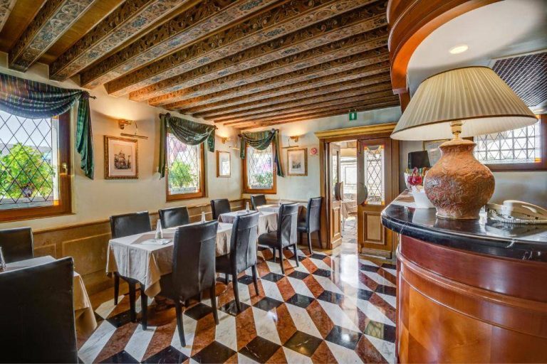 hotel-hotel-antiche-figure-penginapan-bersejarah-di-venesia