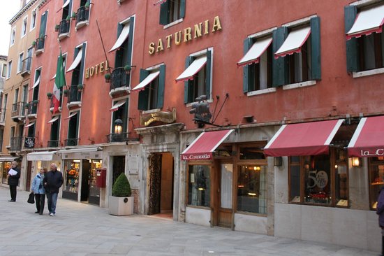 hotel-saturnia-international-venezia-penginapan-bersejarah-di-venesia