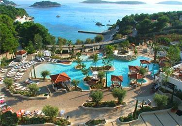 hotel-terbaik-amfora-hvar-grand-beach-resort-di-pulau-hvar
