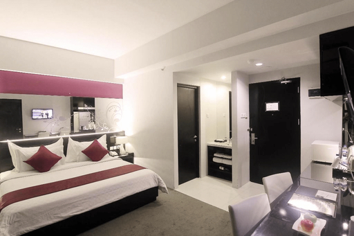 hotel-terbaik-grand-darmo-suite-by-amithya-penginapan-nyaman-dan-modern