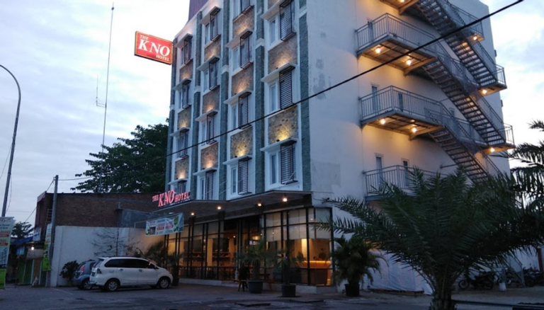 hotel-terbaik-the-kno-hotel-penginapan-nyaman-di-tengah-kota