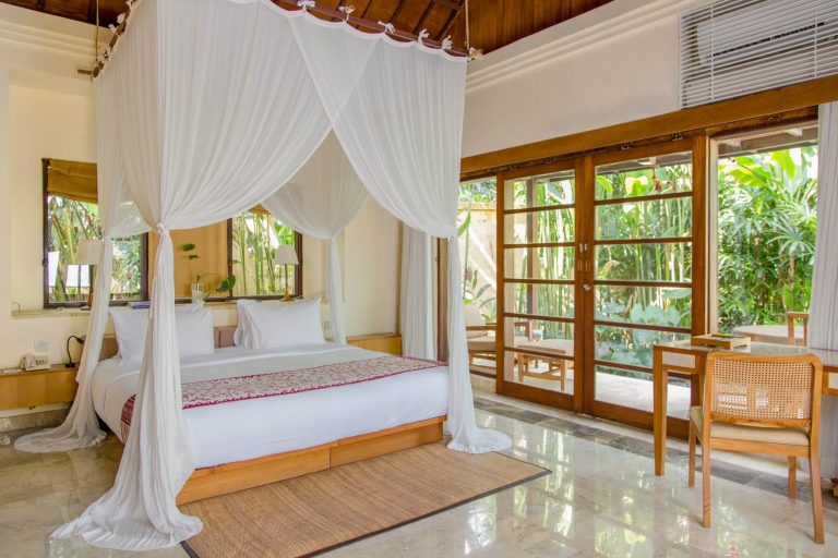 kelezatan-menginap-di-hotel-komaneka-at-monkey-forest-bali