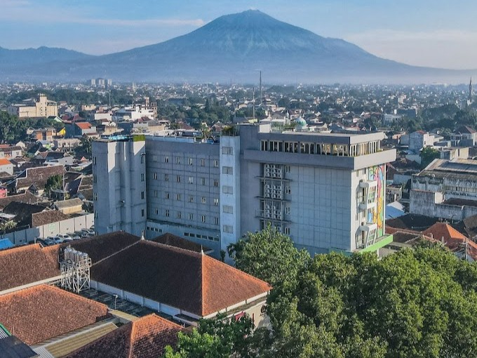ascent-hotel-cafe-malang-pilihan-hotel-terbaik-untuk-penginapan-nyaman
