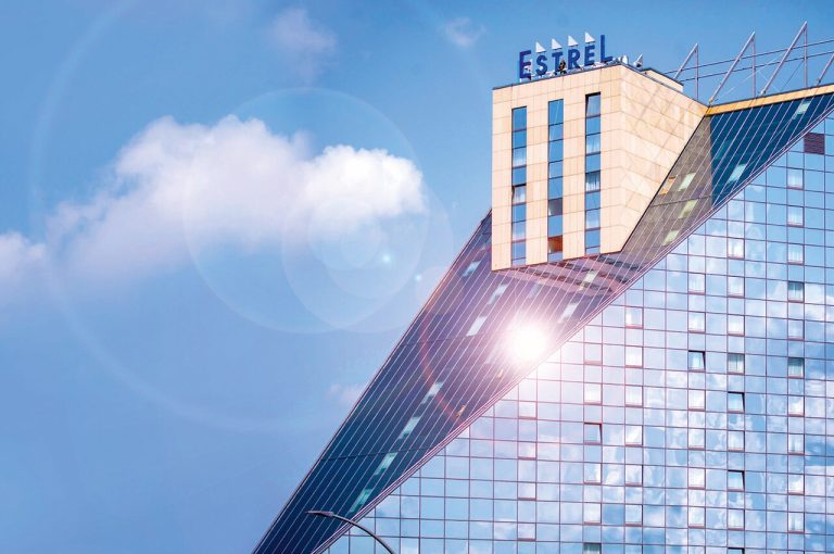 estrel-hotel-berlin-penginapan-nyaman-di-pusat-kota-berlin