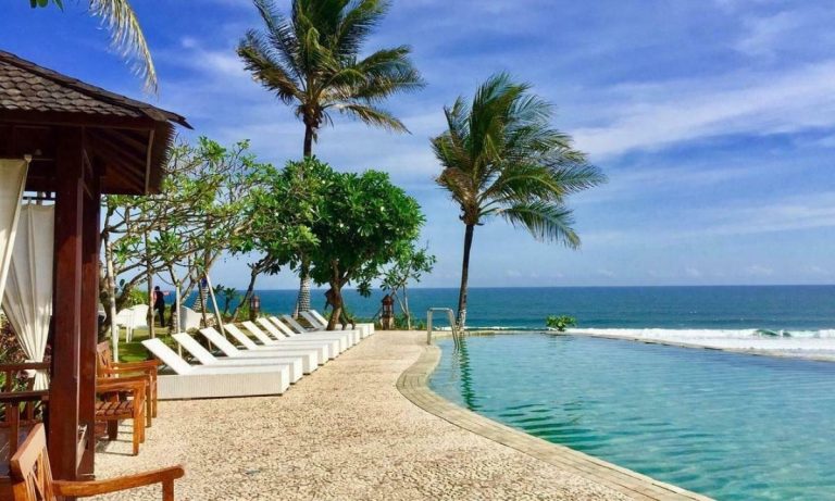 hotel-alean-family-doville-penginapan-nyaman-di-dekat-pantai