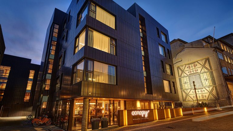 hotel-canopy-oleh-hilton-di-pusat-kota-reykjavik-yang-modern