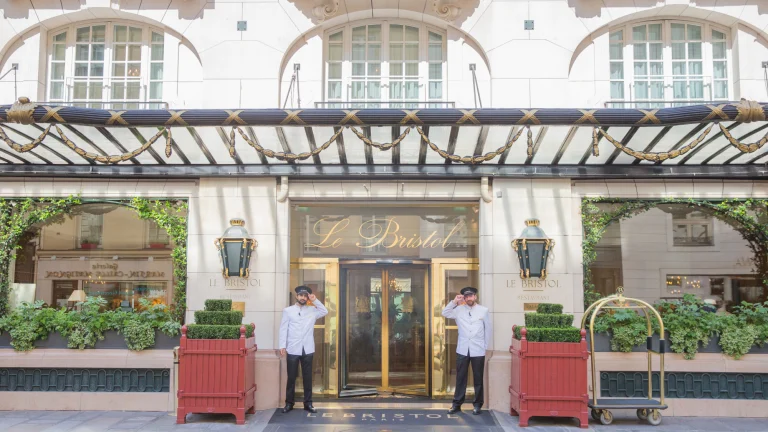 hotel-le-bristol-paris-penginapan-mewah-bersejarah-di-paris