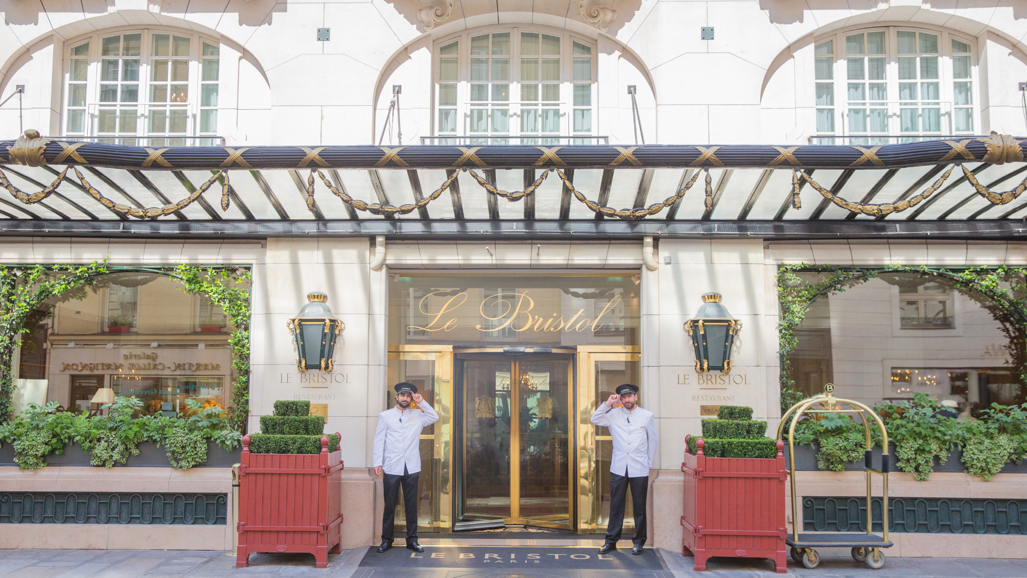 hotel-le-bristol-paris-penginapan-mewah-bersejarah-di-paris