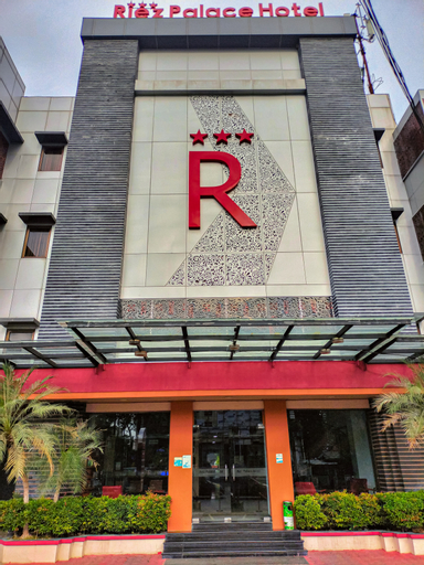 hotel-riez-palace-penginapan-nyaman-di-pusat-kota