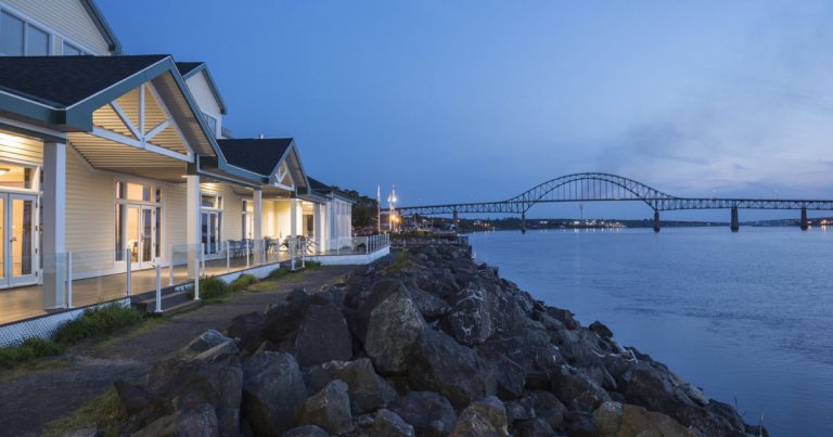 hotel-rodd-miramichi-river-penginapan-nyaman-di-pinggir-sungai