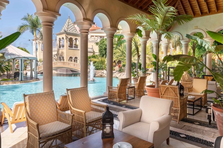 resor-gran-hotel-bahia-del-duque-penginapan-mewah-di-tenerife