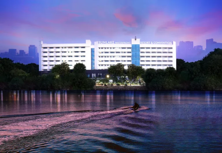 hotel-sunlake-waterfront-resort-convention-jakarta-penginapan-nyaman-dan-strategis