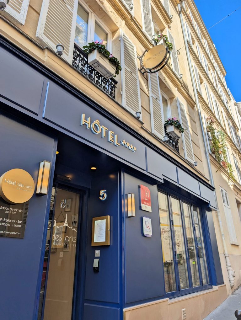 hotel-terbaik-di-montmartre-hotel-des-arts-yang-menawan