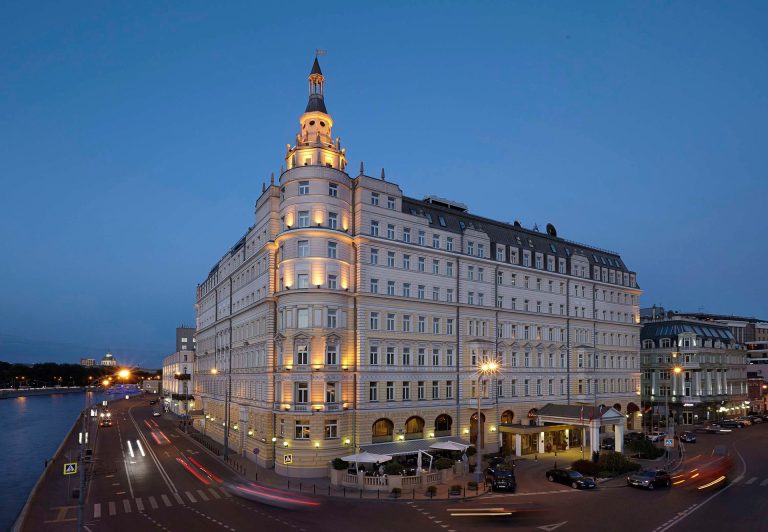 hotel-hotel-baltschug-kempinski-moscow-pengalaman-menginap-mewah-di-moscow