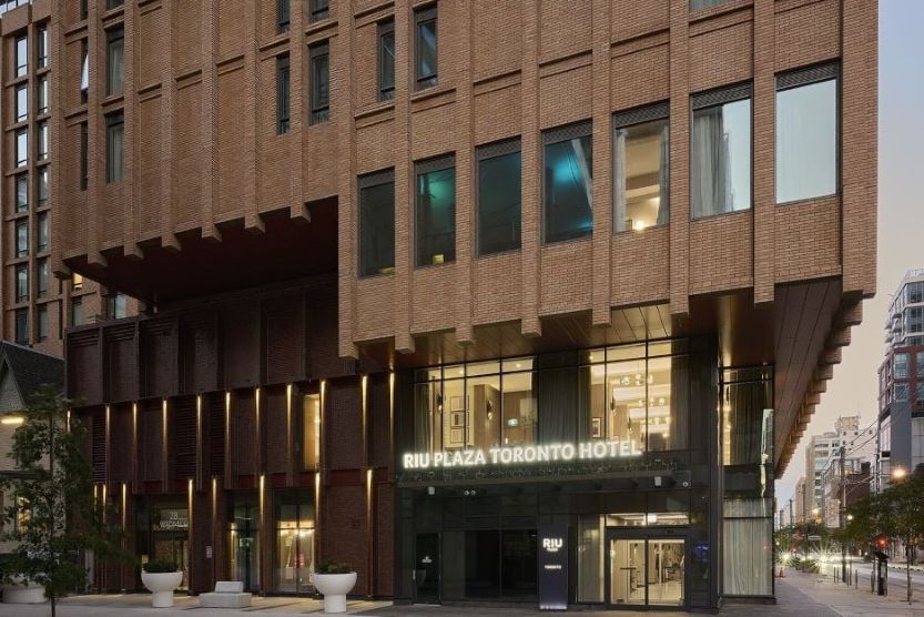 hotel-hotel-riu-plaza-toronto-penginapan-nyaman-di-pusat-kota