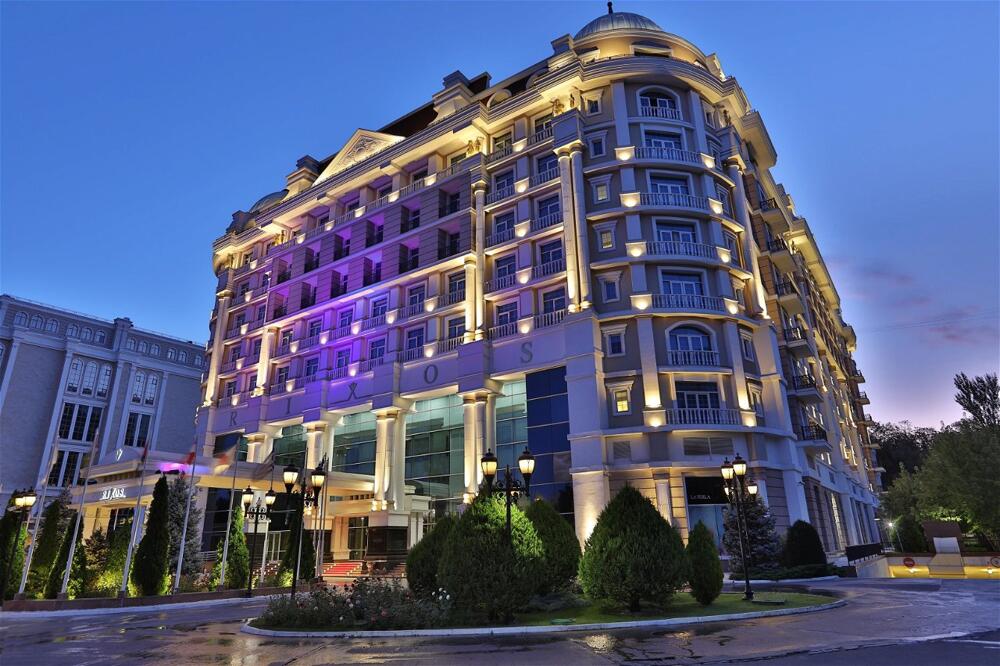 hotel-rixos-almaty-penginapan-mewah-di-pusat-kota
