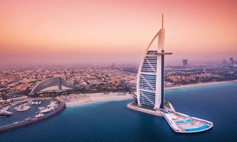 keindahan-dan-kemewahan-hotel-burj-al-arab-di-dubai