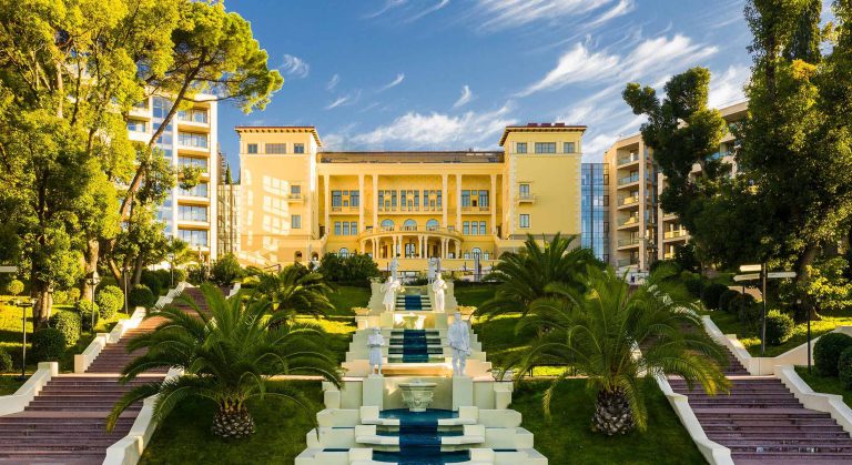 swissotel-resort-sochi-kamelia-penginapan-nyaman-di-pantai-sochi