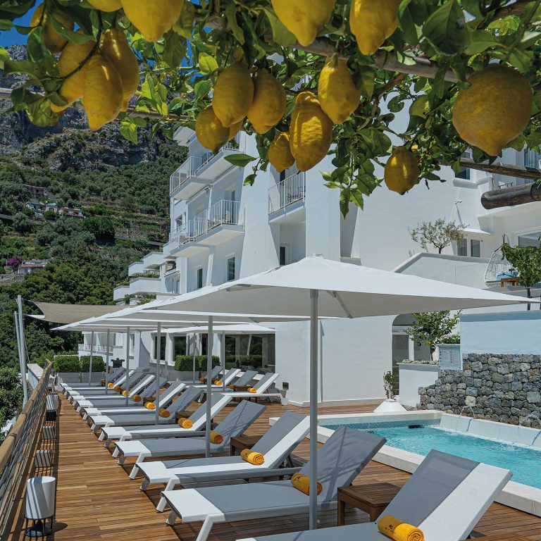 hotel-casa-angelina-penginapan-mewah-di-pusat-pariwisata