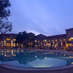 hotel-evershine-resort-spa-penginapan-nyaman-di-tengah-alam