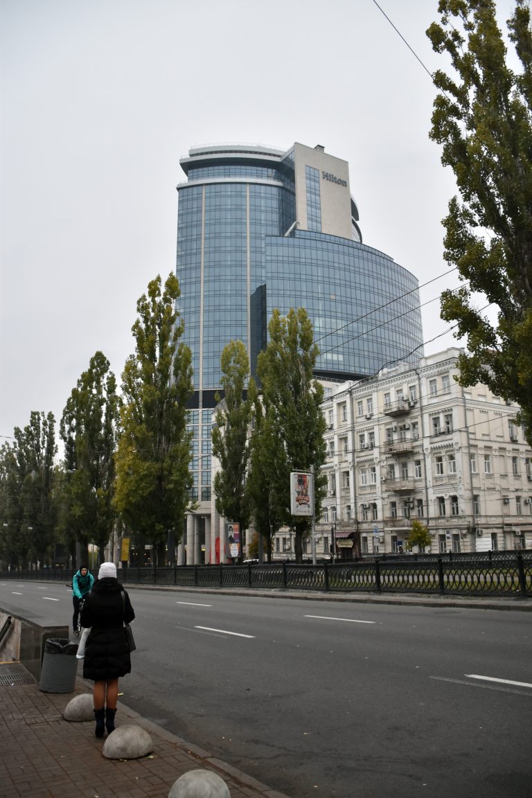 hotel-hilton-kyiv-penginapan-mewah-di-pusat-kota-kyiv