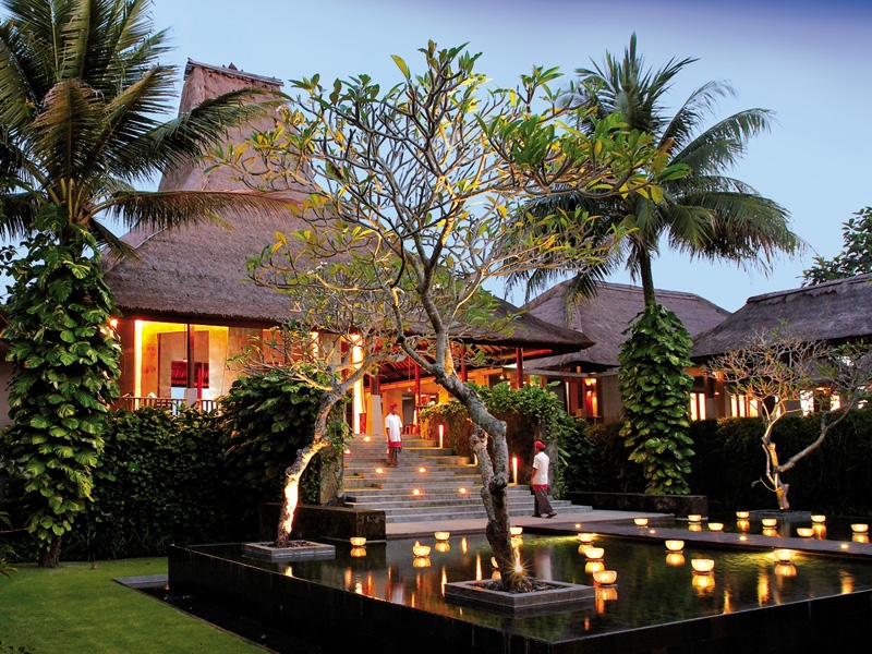 hotel-maya-ubud-resort-spa-penginapan-nyaman-di-tengah-alam-bali