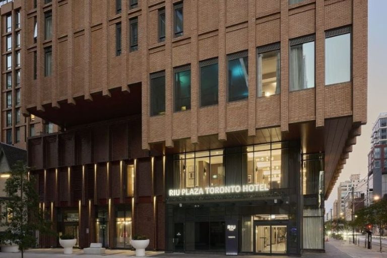 hotel-riu-plaza-toronto-penginapan-nyaman-di-pusat-kota