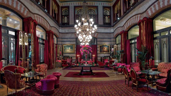 mengenal-penuh-sejarah-hotel-pera-palace-di-istanbul