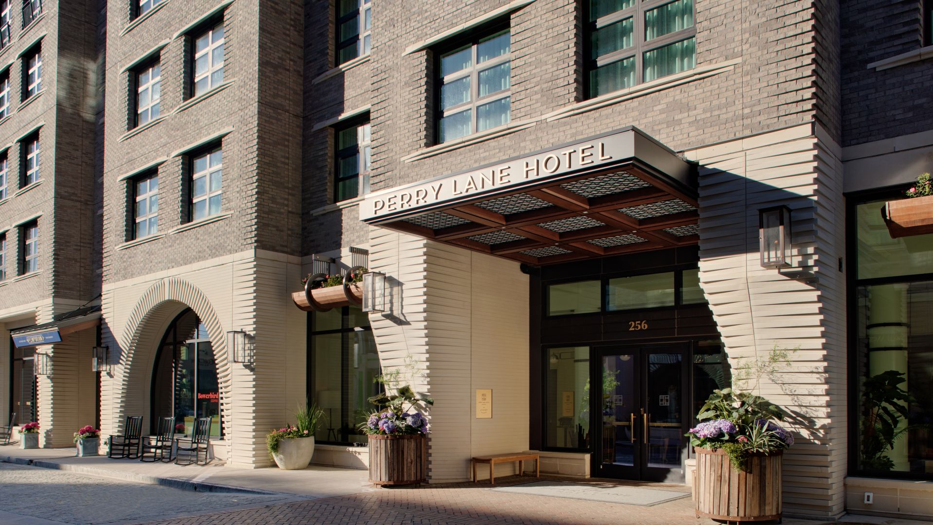 perry-lane-hotel-pengalaman-menginap-mewah-di-jantung-savannah