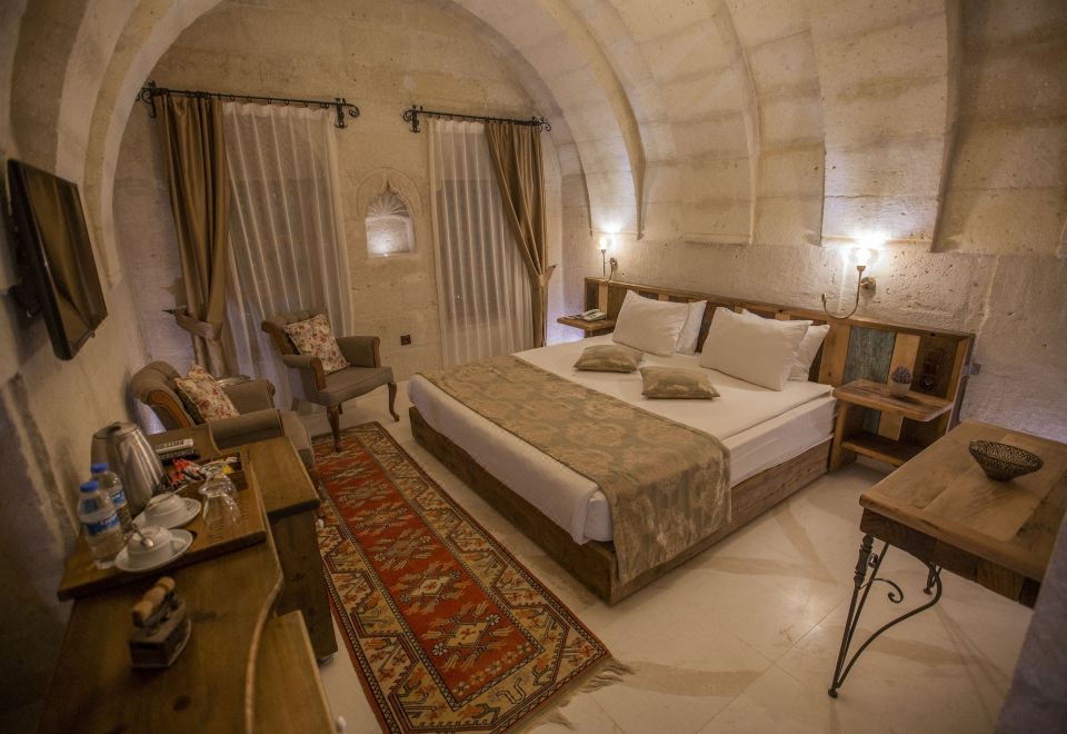 hotel-divan-cave-house-penginapan-bersejarah-di-cappadocia