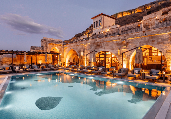 hotel-kayakapi-premium-caves-penginapan-mewah-di-cappadocia