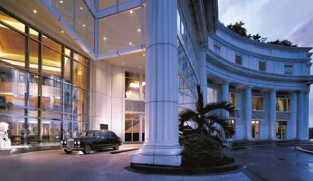 menikmati-kemewahan-di-hotel-terbaik-the-ritz-carlton
