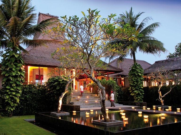 resor-maya-ubud-bali-penginapan-nyaman-di-tengah-alam