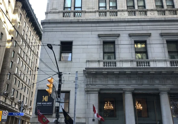 review-hotel-one-king-west-penginapan-terbaik-di-toronto